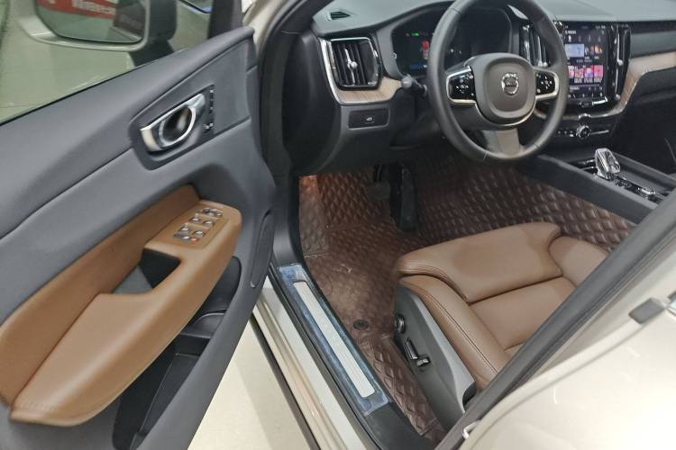 沃尔沃XC60 2025款 B5 四驱智远豪华版中控内饰7003