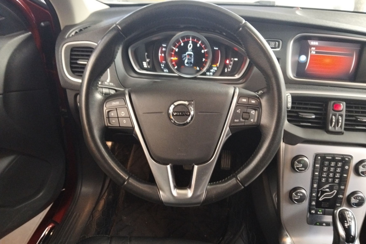 沃尔沃V40 2019款 T3 智雅版中控内饰13