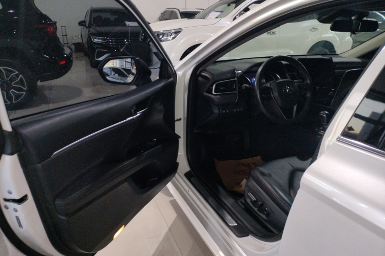 丰田 凯美瑞 2021款 2.0G 豪华版中控内饰7003