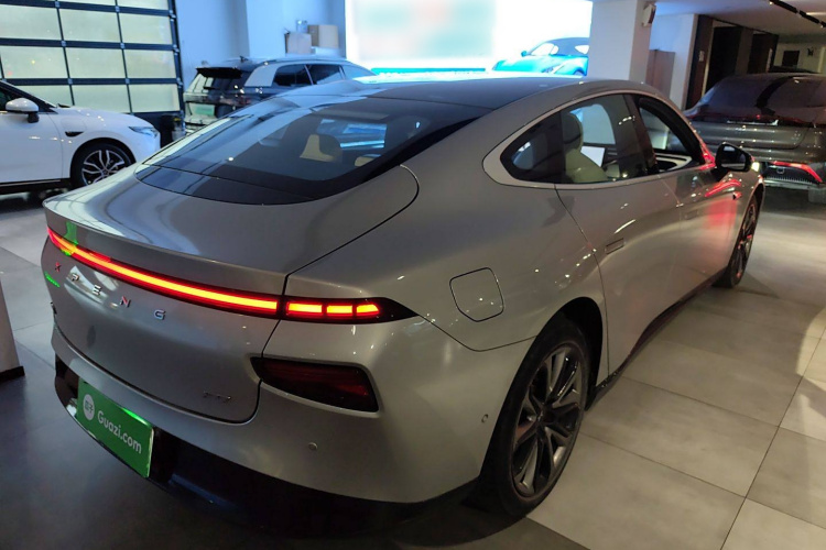 小鹏P7 2021款 480N车身外观6005