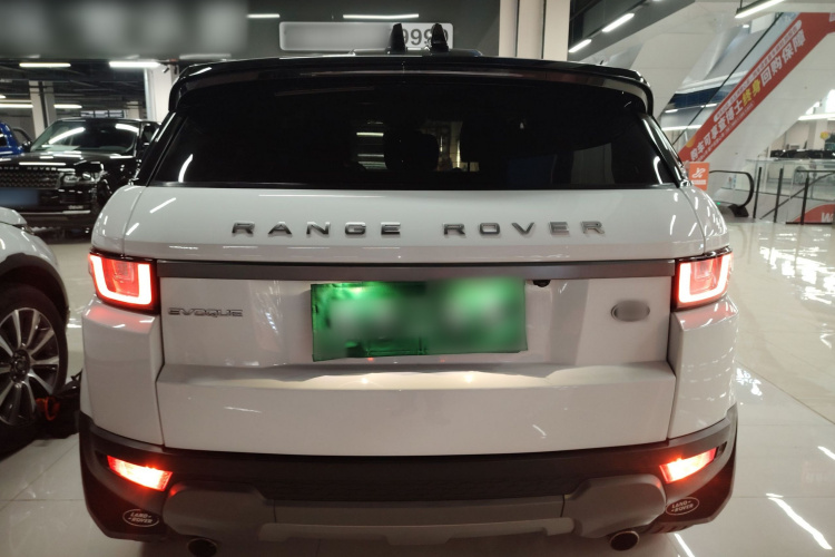 路虎 揽胜极光 2017款 2.0T 英伦锋尚版车身外观6