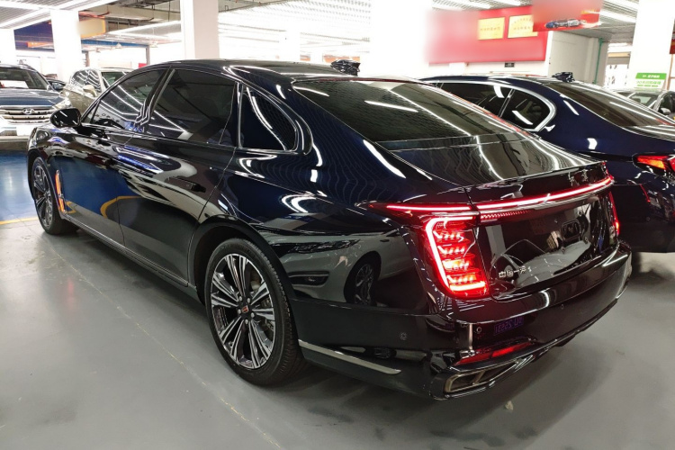 红旗H9 2024款 2.0T 旗畅 私享风尚版车身外观4