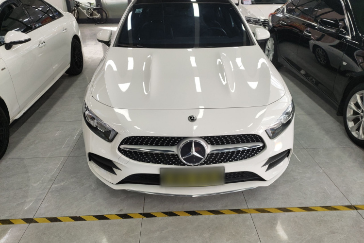 奔驰A级 2021款 A 200 L 运动轿车动感型车身外观2