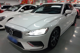 沃尔沃S60 2022款 B4 智逸豪华版