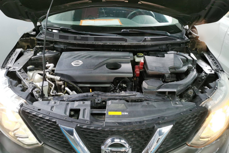 日产 逍客 2016款 2.0L CVT精英版机舱底盘24