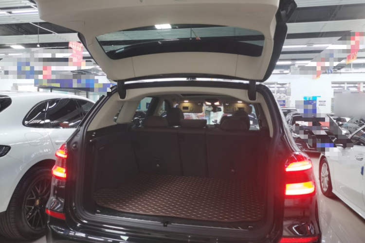 宝马X3 2021款 xDrive25i 豪华套装机舱底盘23