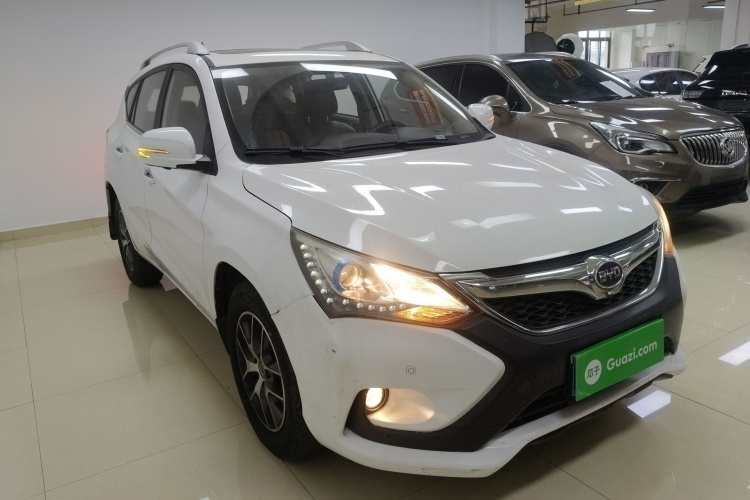 比亚迪 宋 2016款 2.0TID 自动豪华型车身外观3