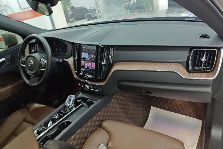 沃尔沃XC60 2025款 B5 四驱智远豪华版中控内饰7002