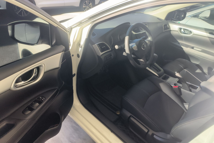 日产 轩逸 2024款 经典 1.6XE CVT舒适版中控内饰7003