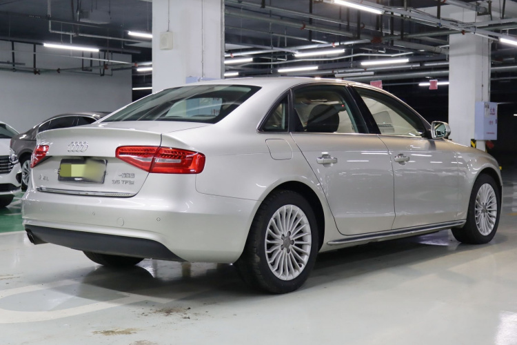 奥迪A4L 2016款 35 TFSI 典藏版 自动标准型车身外观6002