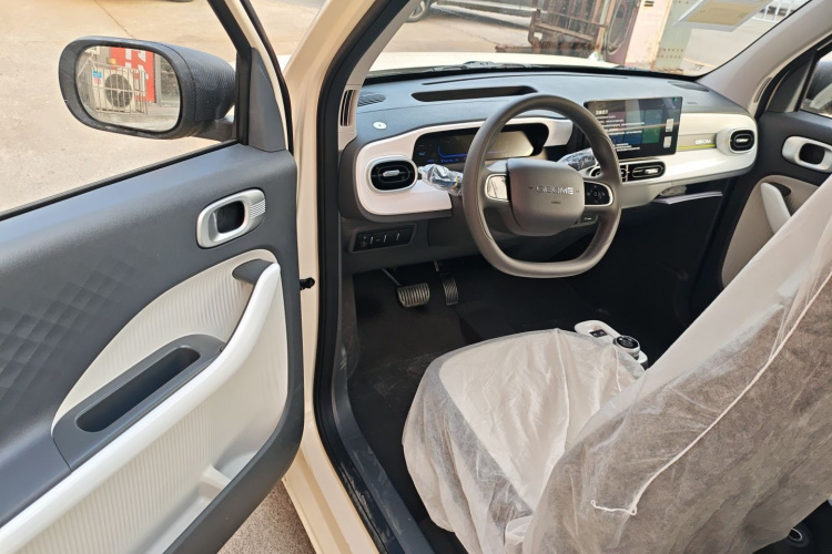 吉利银河 熊猫 2025款 210km 元气熊中控内饰7003