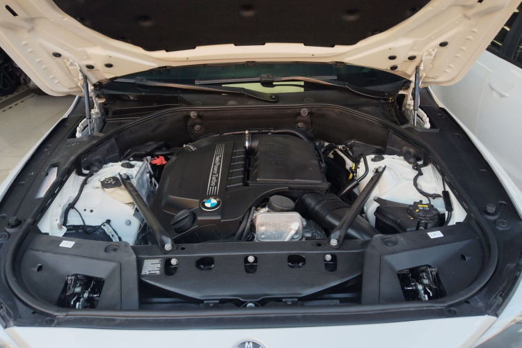 宝马5系GT 2015款 535i 领先型机舱底盘24