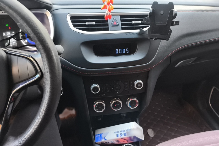 中华V3 2016款 1.5L 手动舒适型局部细节16
