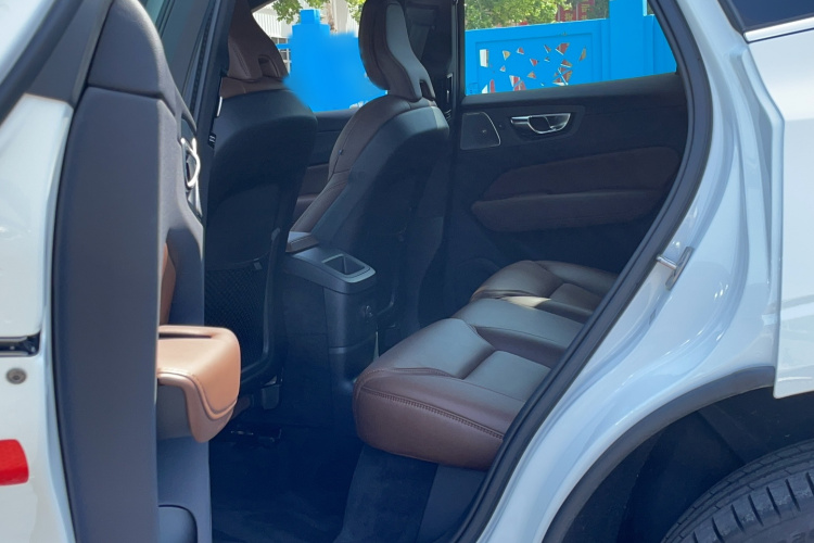 沃尔沃XC60新能源 2024款 T8 插电混动 长续航四驱智雅豪华版中控内饰7004