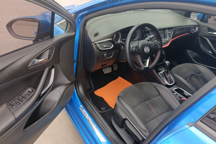 别克 威朗 2016款 两厢GS 20T 双离合燃情运动型中控内饰20