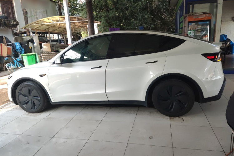 特斯拉 Model Y 2025款 后轮驱动版车身外观6002