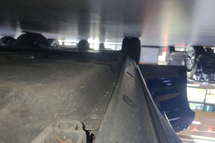 大众 途锐  3.0TSI 锐享版 曜黑运动套装局部细节9001