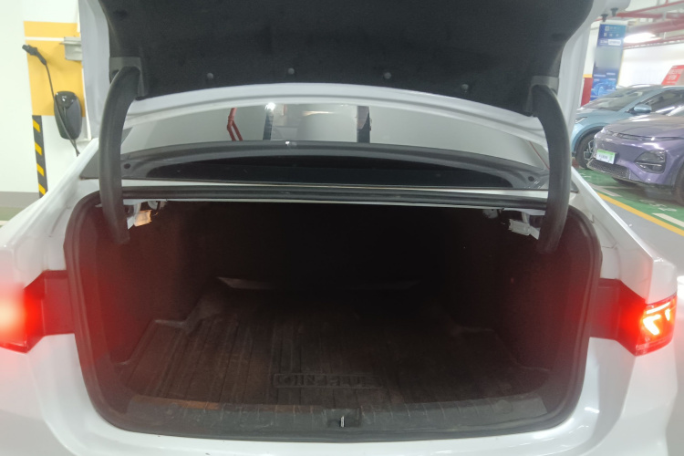 比亚迪 秦PLUS 2021款 EV 420KM 出行版机舱底盘23