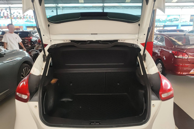 福特 福克斯 2018款 两厢经典 1.6L 自动舒适型智行版局部细节23