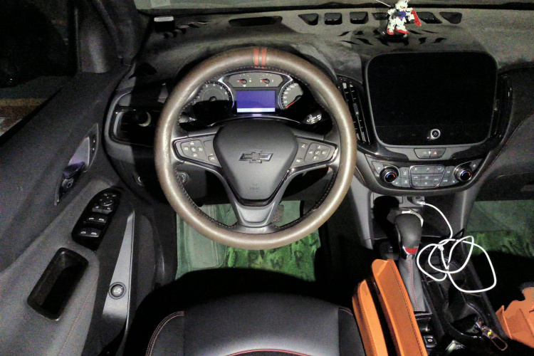 雪佛兰 探界者 2022款 轻混 550T RS 四驱智能捍界版中控内饰13