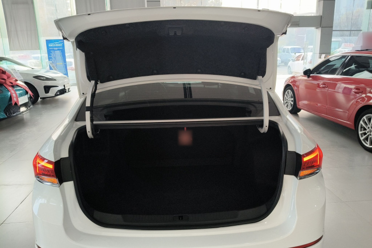 别克 英朗 2021款 改款 1.3T 自动轻混动精英型机舱底盘23