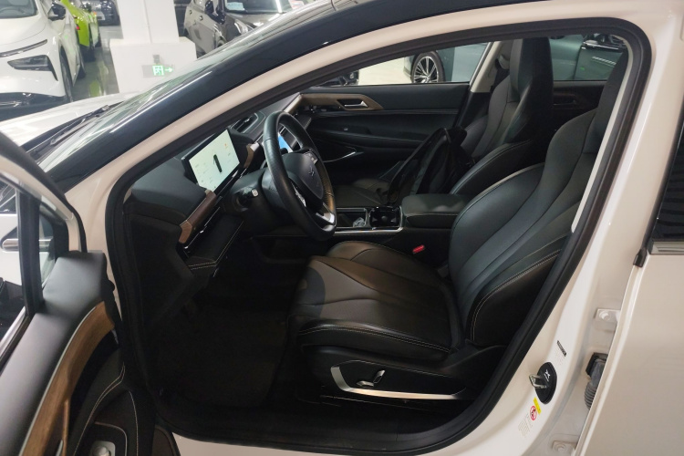 小鹏P5 2022款 550E中控内饰7003