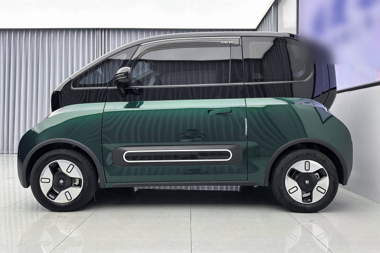宝骏KiWi EV 2022款 艺术家轻享版 三元锂车身外观6003