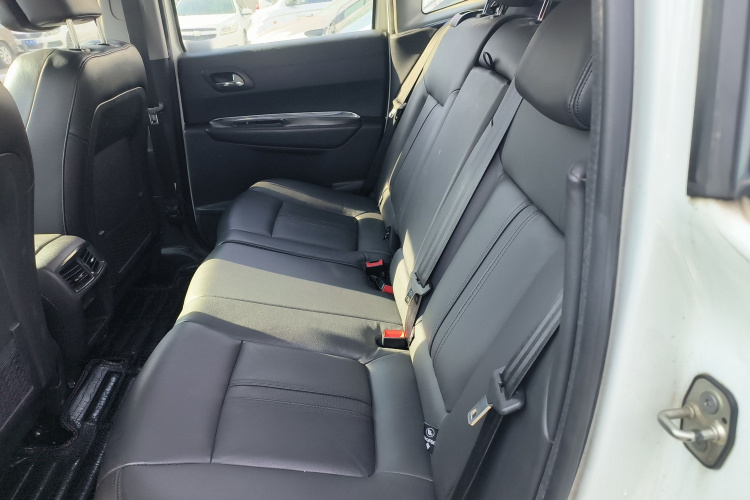 标致3008 2015款 2.0L 自动潮流版中控内饰21