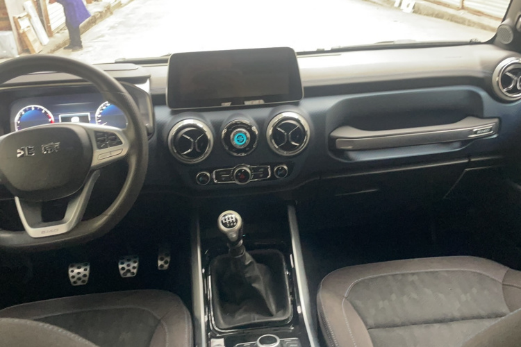 北京BJ40 2018款 2.0T 手动柴油四驱尊贵版局部细节18