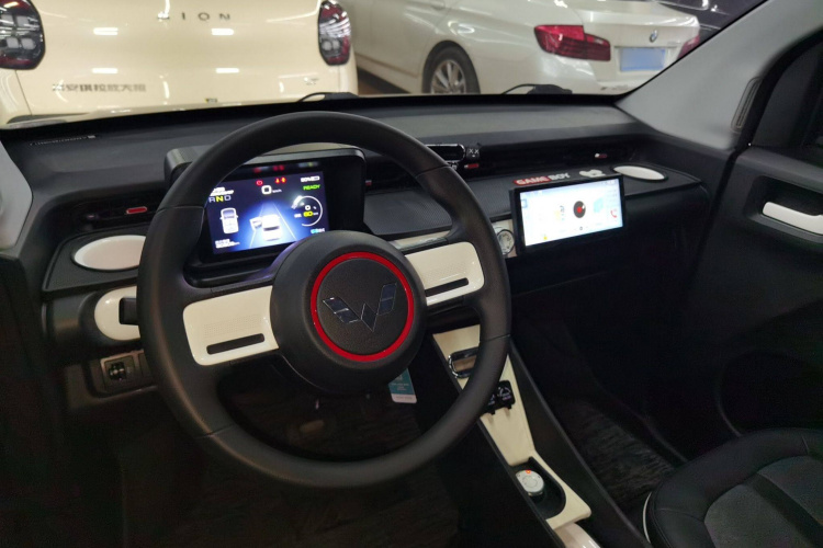 五菱汽车 宏光MINIEV 2022款 GAMEBOY 200km 玩咖款 磷酸铁锂中控内饰7002