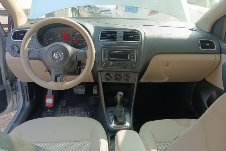 大众 Polo 2013款 1.4L 自动舒适版中控内饰12