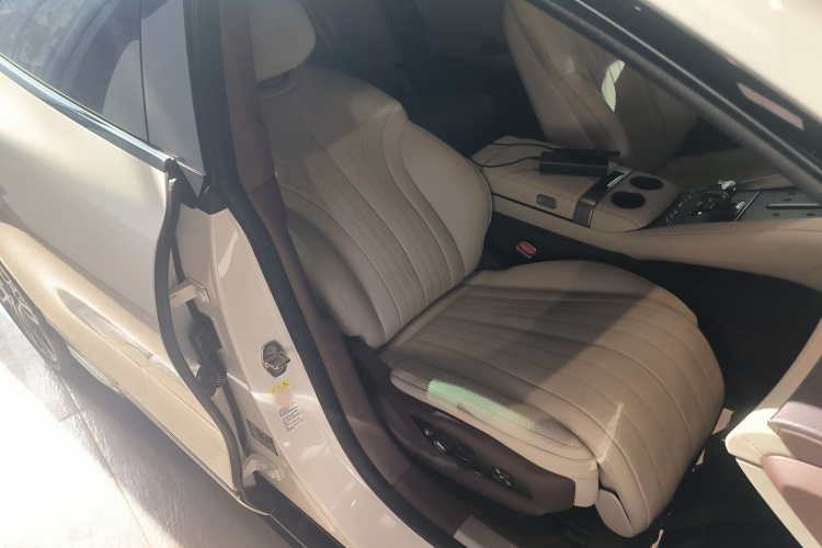 腾势Z9GT 2024款 1100四驱Ultra版局部细节41