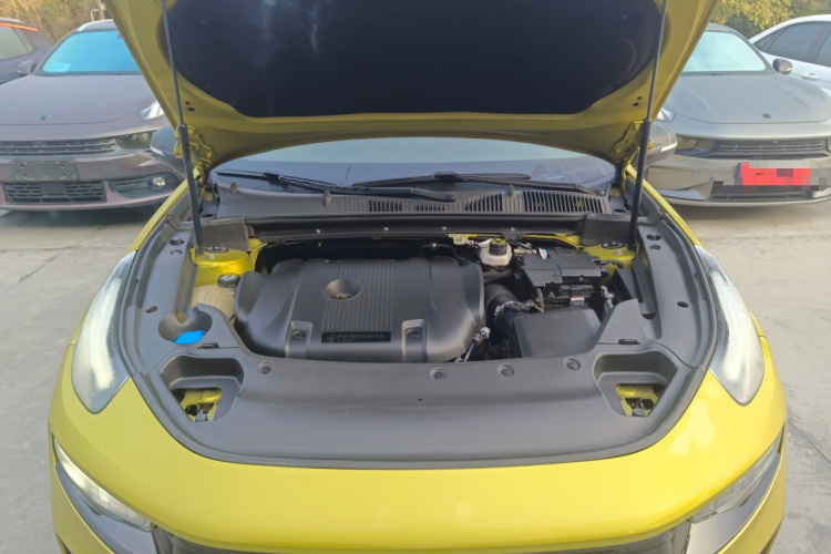 领克03 2020款 03+ 2.0TD 自动驭风版机舱底盘24