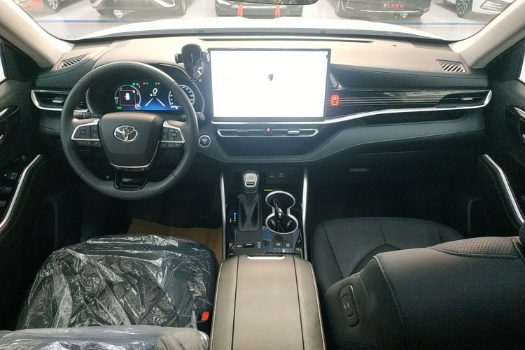 丰田 汉兰达 2026款 2.5L智能电混双擎两驱豪华版 7座中控内饰12