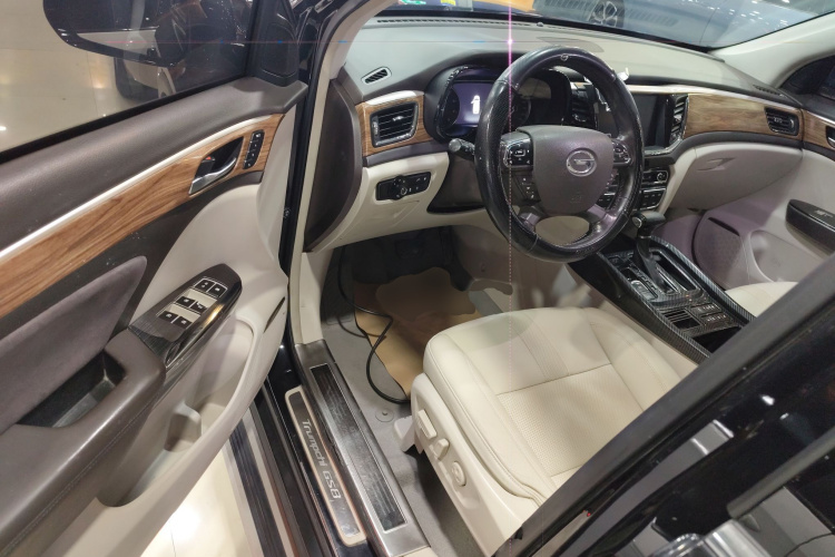 广汽传祺 传祺GS8 2017款 320T 两驱豪华智联版（七座）中控内饰20