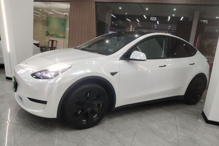 特斯拉 Model Y 2022款 改款 后轮驱动版车身外观4