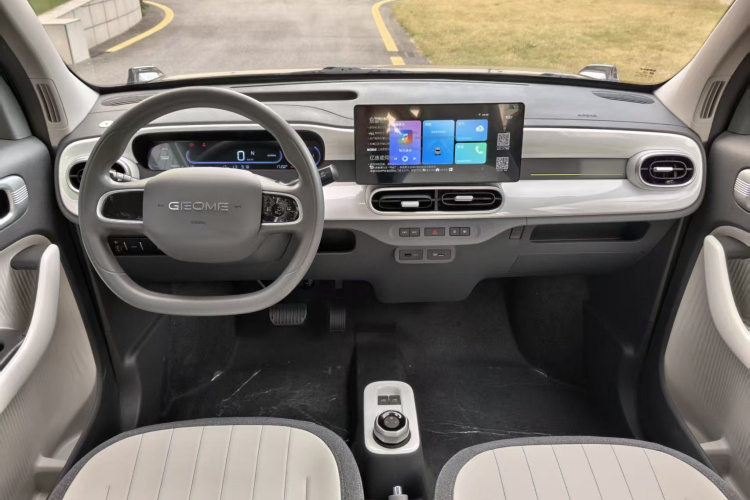 吉利银河 2025款 210km 熊猫卡丁中控内饰12