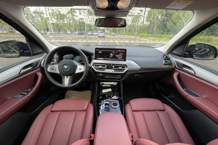 宝马iX3 2023款 创领型中控内饰7003