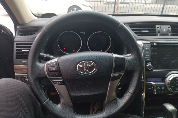 丰田 锐志 2013款 2.5V 菁锐版中控内饰13