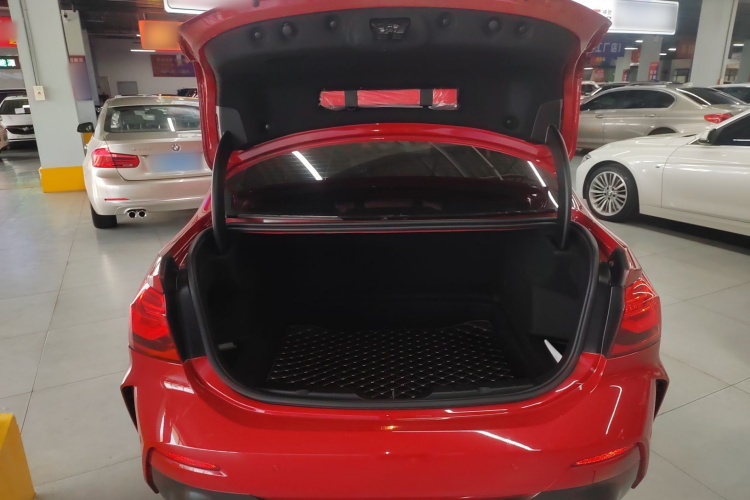 宝马1系 2021款 改款 120i M运动版机舱底盘23