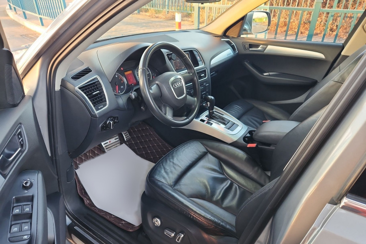 奥迪Q5 2011款 2.0TFSI 技术型中控内饰7001