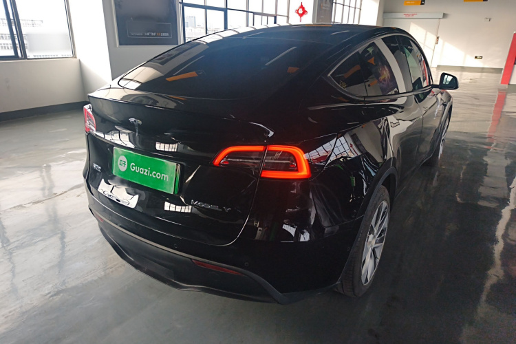 特斯拉 Model Y 2022款 改款 后轮驱动版车身外观7
