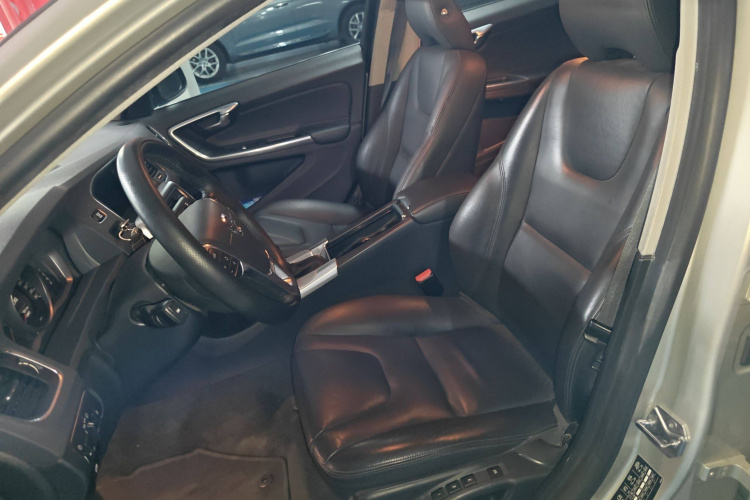 沃尔沃S60 2019款 S60L 改款 T5 智进进阶版局部细节19