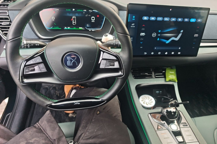 比亚迪 汉 2022款 EV 610KM四驱千山翠限量版中控内饰13