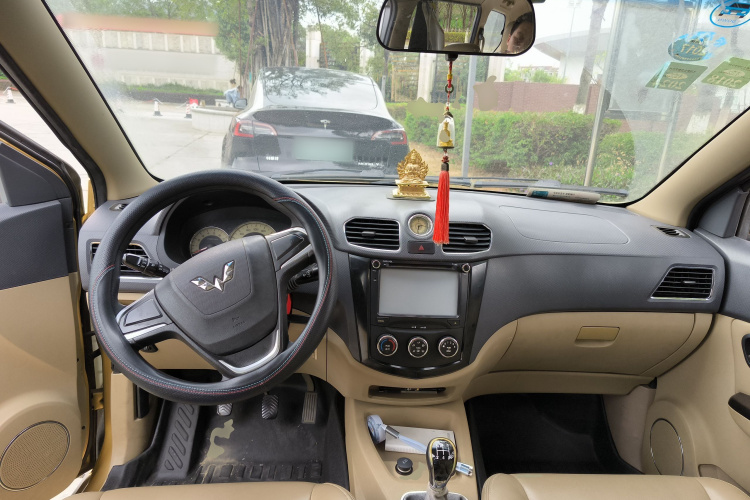 五菱汽车 五菱宏光 2014款 1.5L S标准型中控内饰12