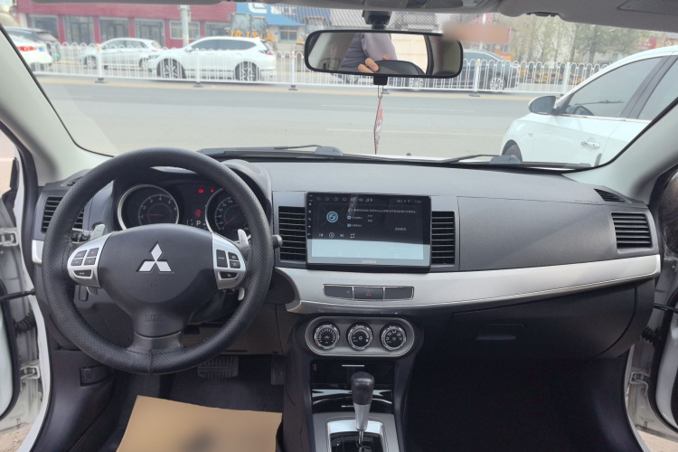 三菱 翼神 2015款 1.8L CVT致尚版 国V中控内饰7002