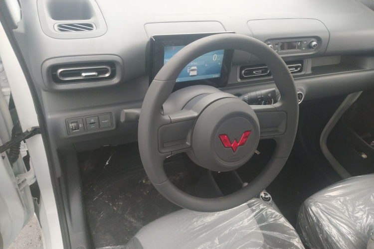 五菱汽车 五菱之光新能源 2025款 305km 进取型中控内饰13