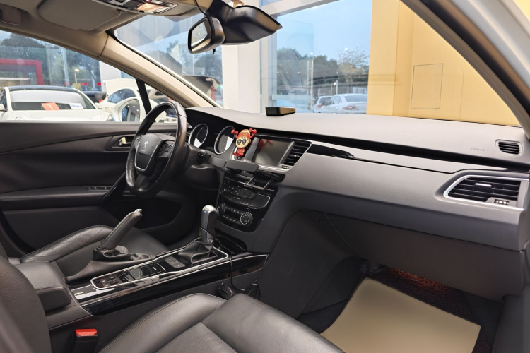 标致508 2013款 2.3L 两周年纪念 自动旗舰版中控内饰7015