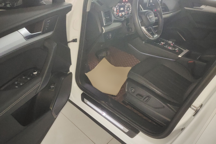 奥迪Q5L 2020款 改款 40 TFSI 荣享时尚型中控内饰20