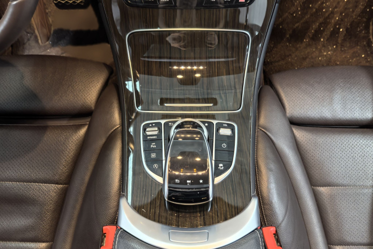 奔驰GLC 2019款 GLC 260 L 4MATIC 动感型中控内饰7008